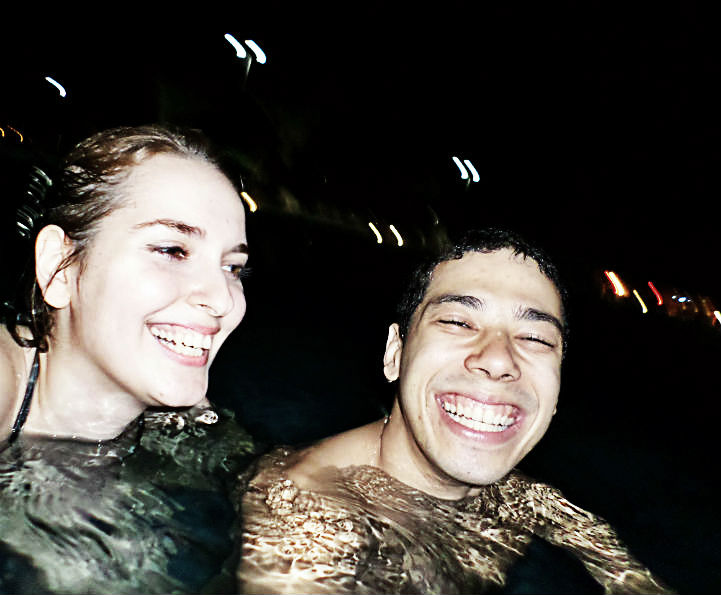 casal fanfarrão com filtro