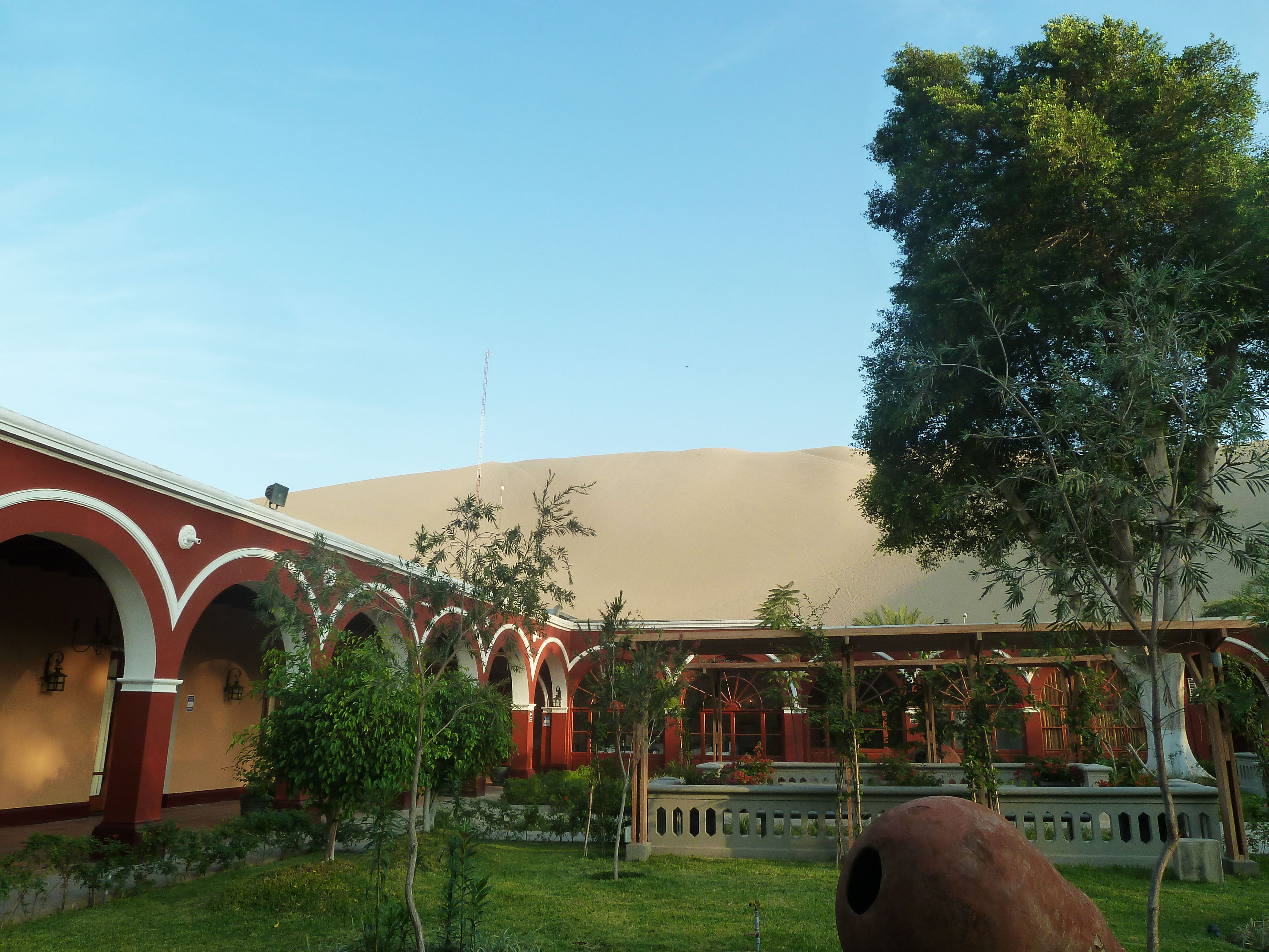 DM hotel Mossone em Huacachina