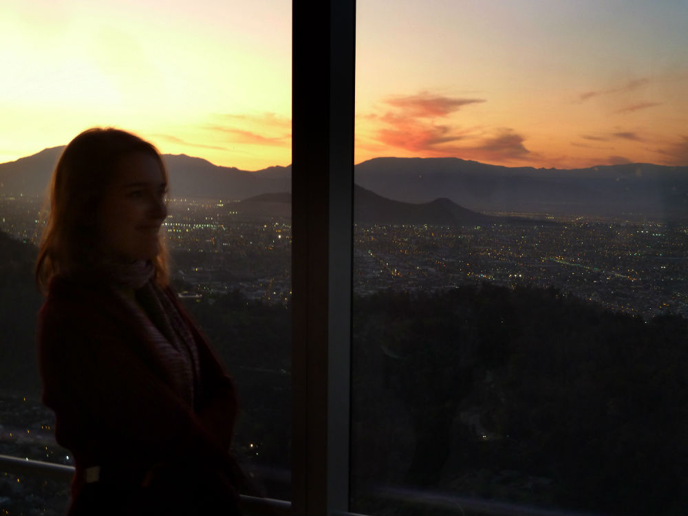 Vista do pôr do sol no Sky Costanera em Santiago do Chile
