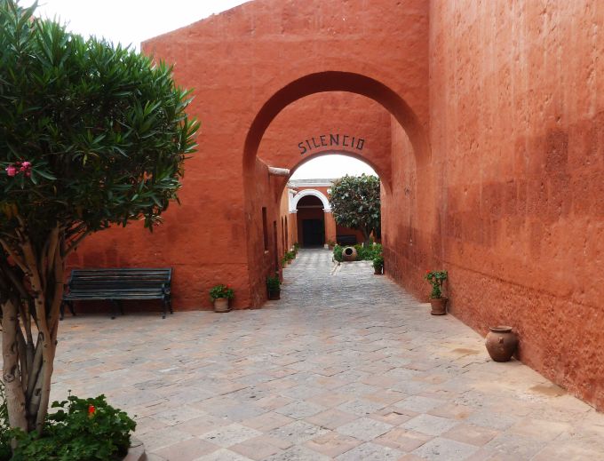 entrando-no-monasterio