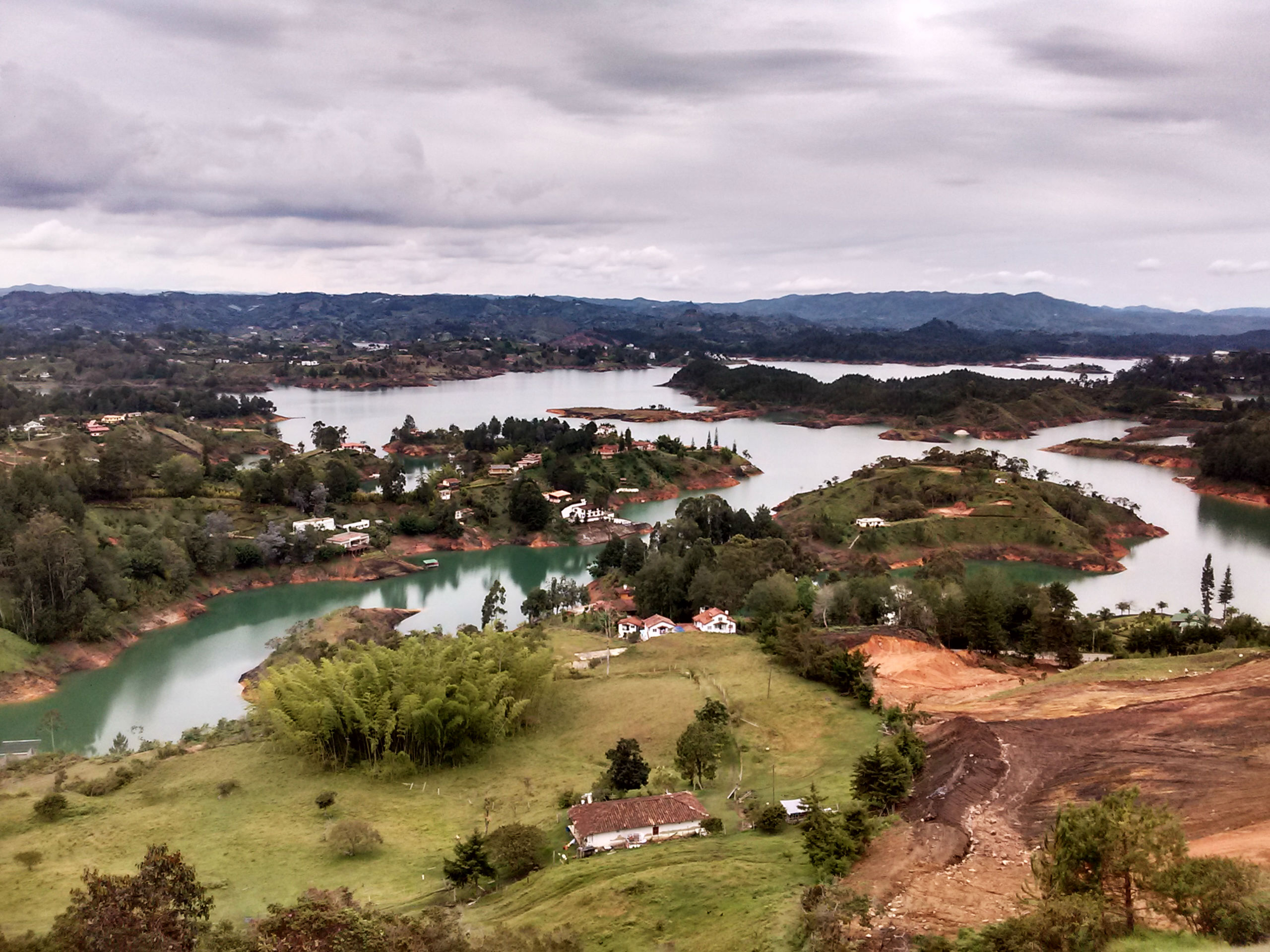 piedra-del-penol-vista-de-cima-colombia